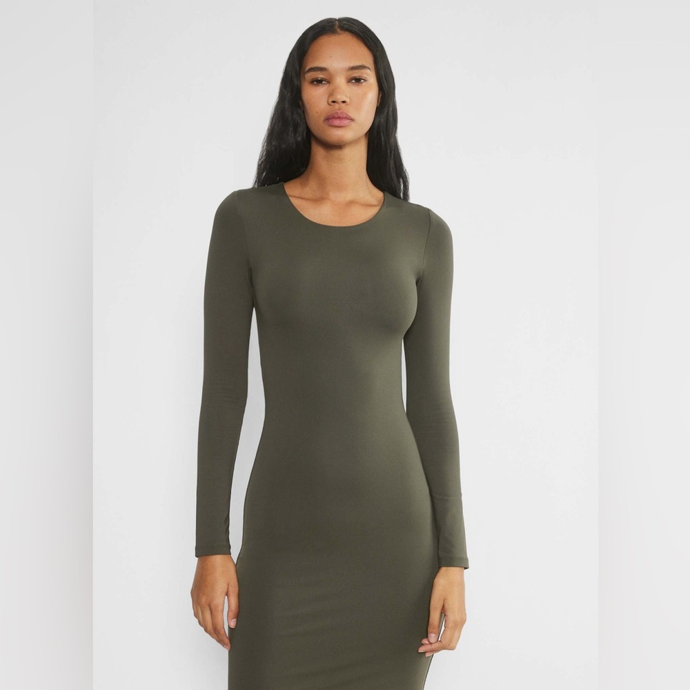 NWT Aritzia Contour Crew Longsleeve Maxi Dress - Picture 2 of 7
